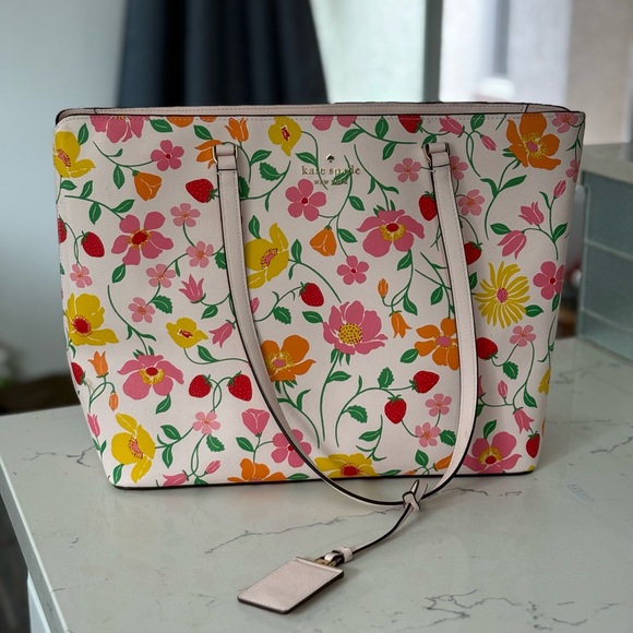 KATE SPADE Perfect Strawberry Garden Large Tote Floral - Picture 3 of 10